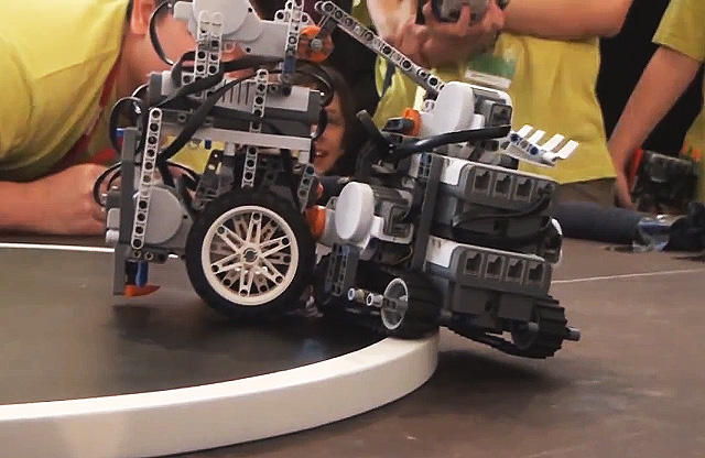 Змагання бойових роботів зроблених із конструктора LEGO