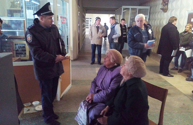 Дві бабусі, яких допитувала поліція