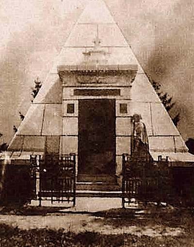 Піраміда-усипальниця в Березовій Рудці (дореволюційне фото)