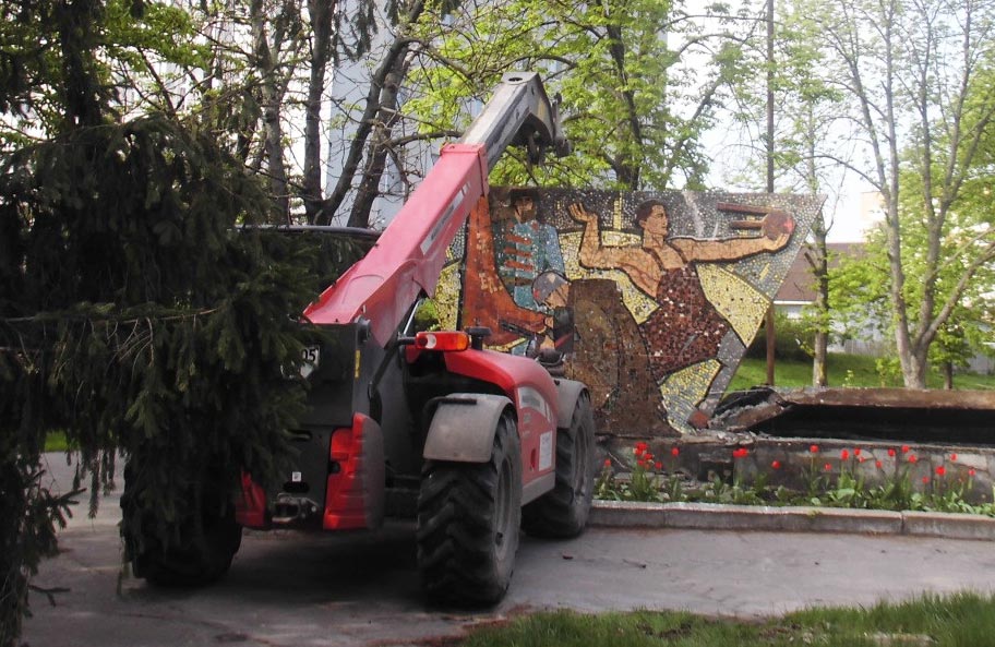 Пам’ятник Комсомольцям 60-х років у Миргороді