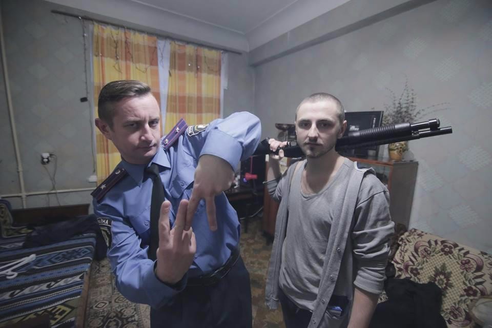 Сергій Жадан у ролі міліціонера | Фото: vnews.agency