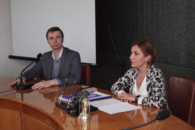 Вадим Штефан (директор Департамент інформаційної діяльності) та Інна Іщенко (директор Департамент економічного розвитку)