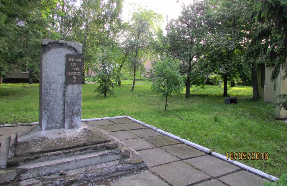 Пам’ятник Карлу Марксу у Чорнухах