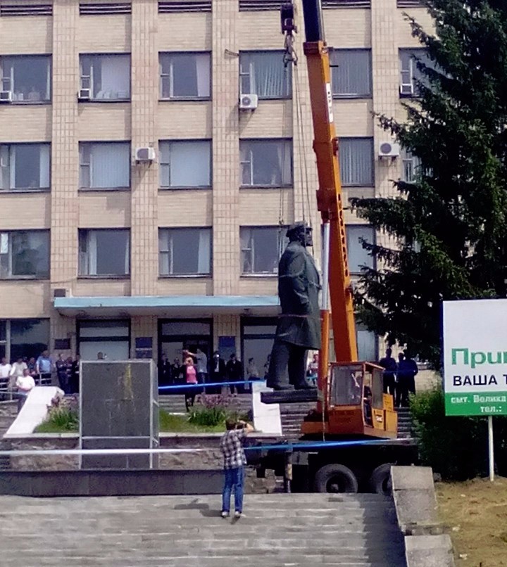 Демонтаж великобагачанського пам’ятника Леніну