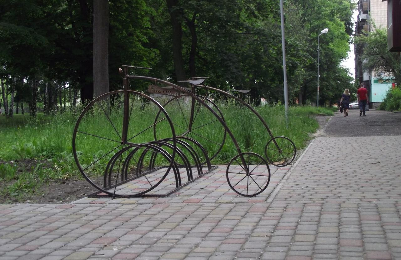 Велопаркова на улице Шведской. 