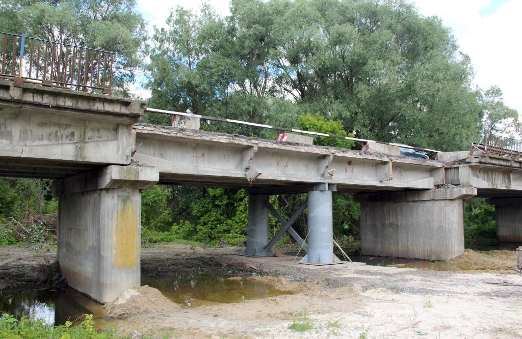 Міст через річку Сула, який потребує ремонту
