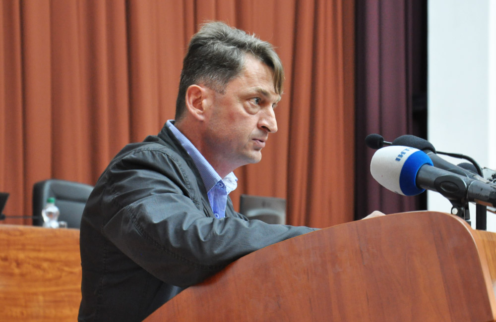 Олександр Русін під час виступу на сесії Полтавської обласної ради