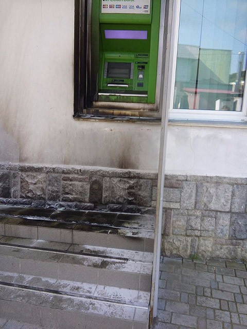 Поврежденный банкомат «ПриватБанка»