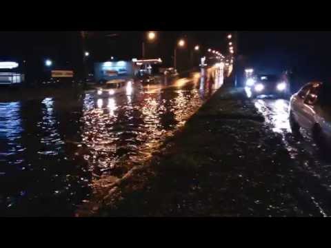 Затопленная после дождя улица Великотырновская