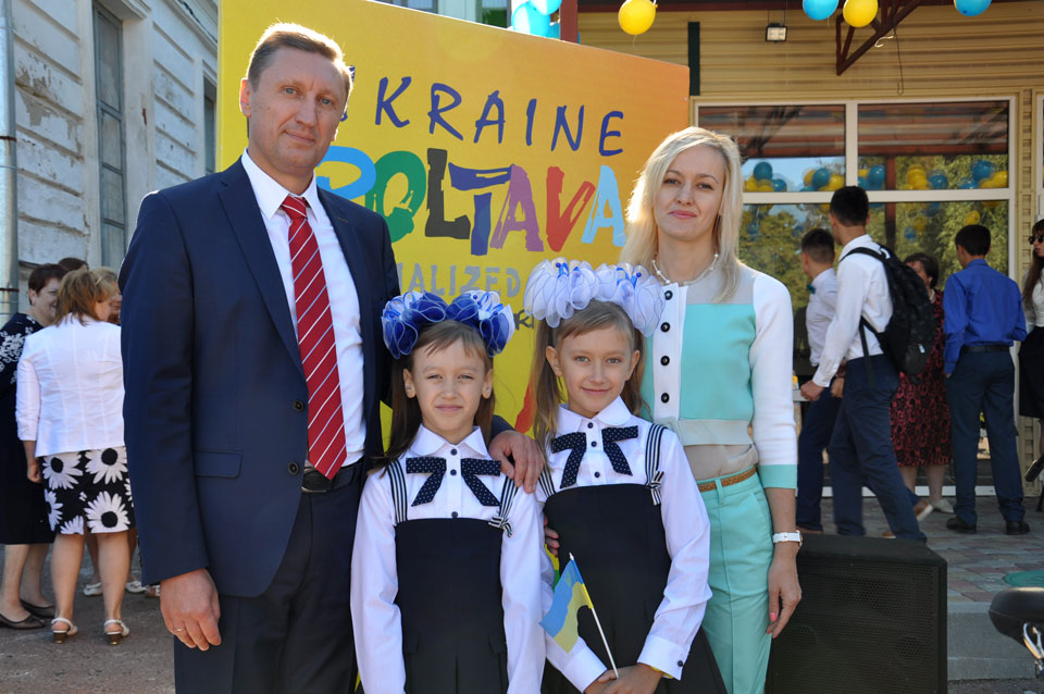 Ректор ПолтНТУ Володимир Онищенко з своєю дружиною і доньками. 