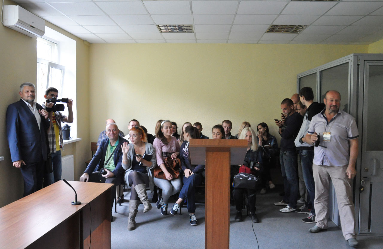 Журналісти та блогери Полтави прийшли підтримати своїх колег