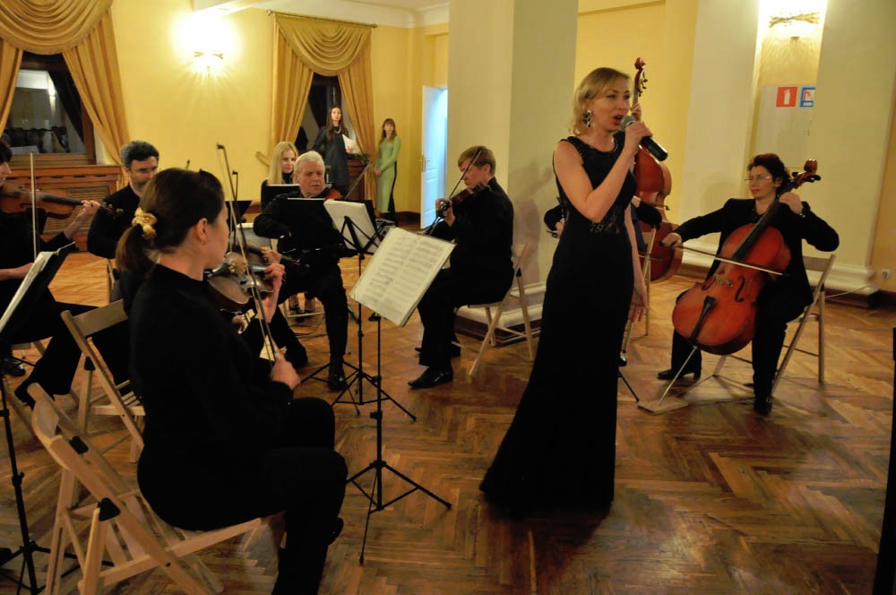 Святкову атмосферу створювали музиканти камерного оркестру обласної філармонії