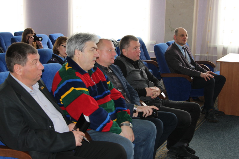 Депутати Полтавської міської ради та заступник міського голови Віталій Нікіпелов під час зустрічі