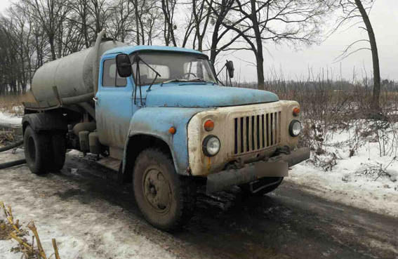 Асенізаторський ГАЗ-5327 поблизу Поля Полтавської битви