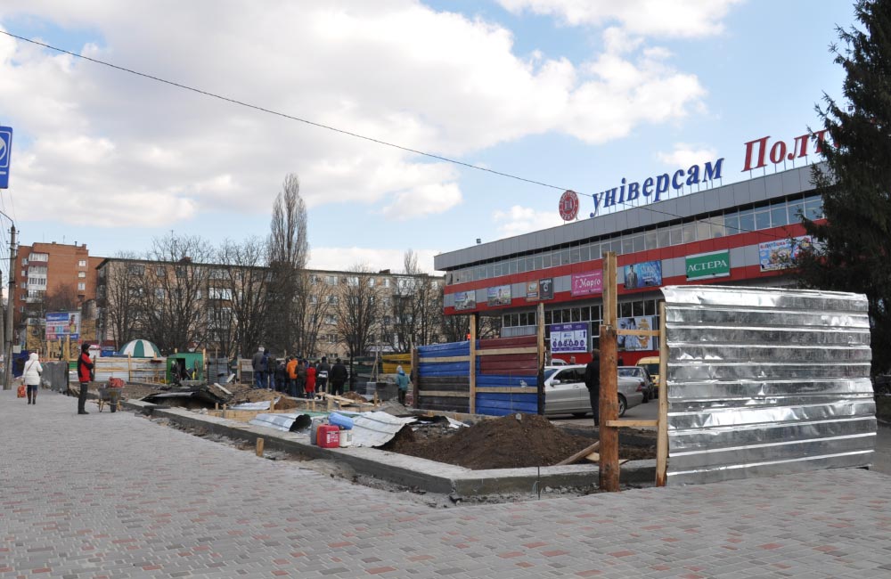 Будівництво МАФу біля універсаму «Полтава» на вул. Мазепи