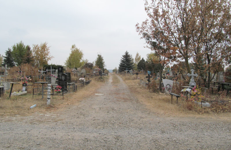 Проїзди на Розсошенському кладовищі