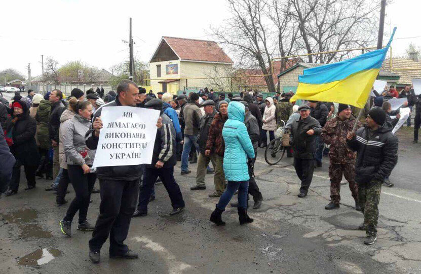 Мітингувальники у селі Чечелево
