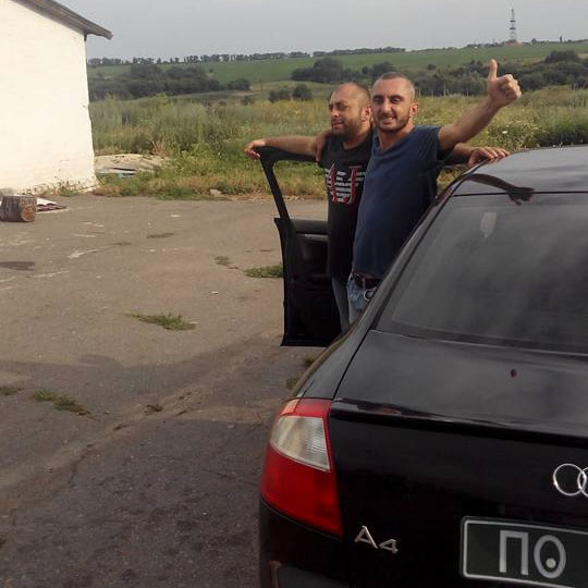 Шалва Вардосанідзе та Валеріан Осіашвілі біля Audi A4