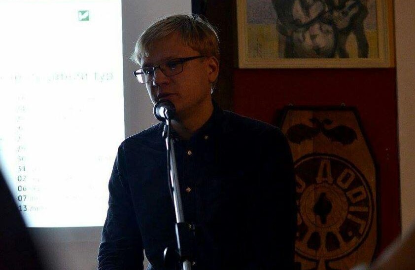 Письменник Олександр Михед на презентації у Полтаві