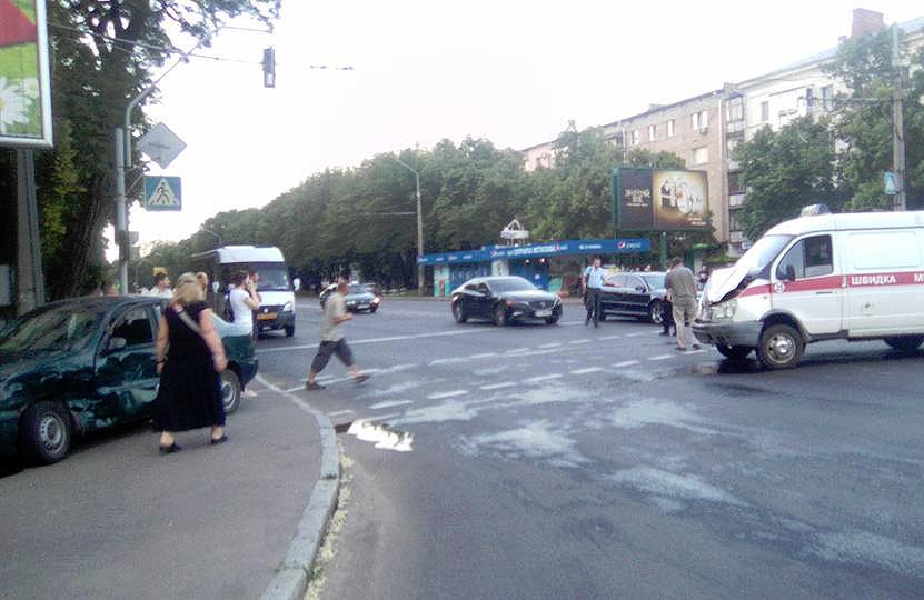 ДТП на розі вулиць Європейської та Остапа Вишні