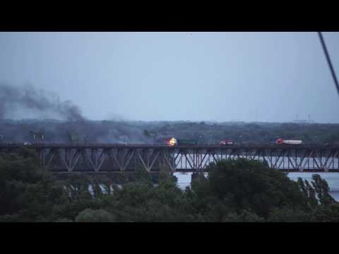 В Кременчуге на Крюковском мосту загорелся грузовик 01.07.2017