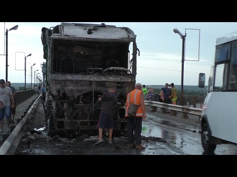 На мосту згоріла вантажівка - Громадське.Кременчук
