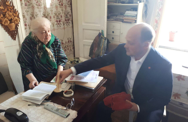 83-річна Неля Костянтинівна та лідер СДП Сергій Каплін