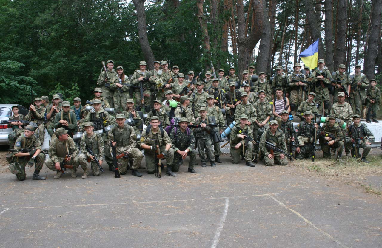 Учасники табору «Юний десантник»