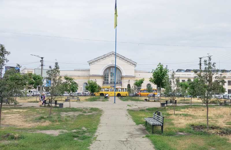 Площа Слави без стихійних торговців