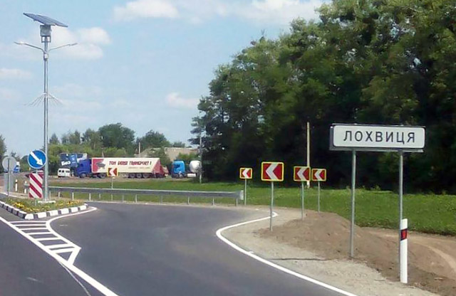 Регіональна автодорога Р-60 Кролевець — Конотоп — Ромни — Пирятин, що проходить через Лохвицю