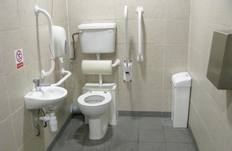 Туалет для маломобільних груп населення