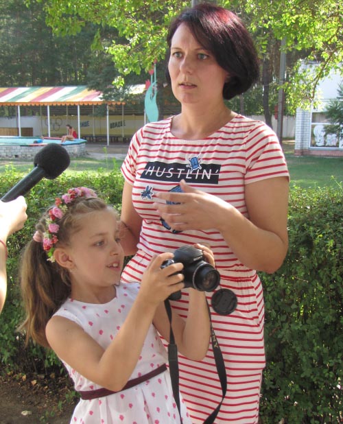 Євгенія Яворенко з донькою Алісою в Інтеграційному літньому таборі вже вдруге