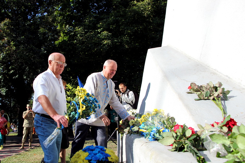Покладання квітів до пам'ятника Тарасу Шевченку