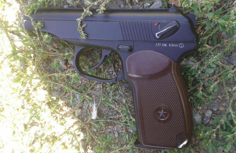 Пістолет, схожий на пневматичний KWC Makarov PM