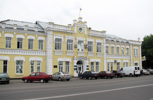 Будівля Миргородської РДА