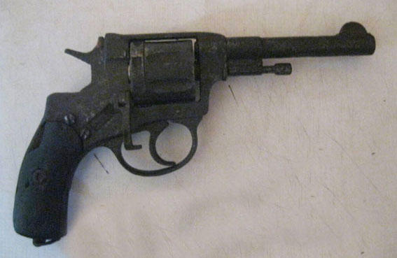 Револьвер, вилучений у Зінькові