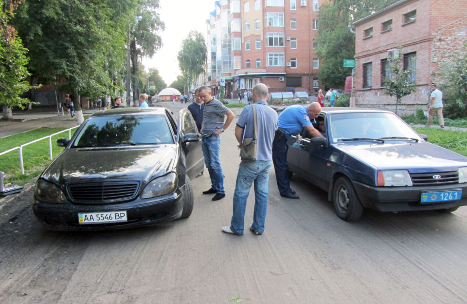 Mercedes-Benz S550 в якому знаходився Ілля Тищенко