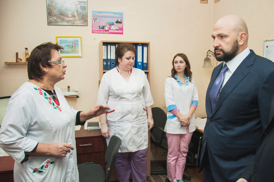 Лев Парцхаладзе пройшовся кабінетами Полтавського обласного центру екстреної медичної допомоги та медицини катастроф.