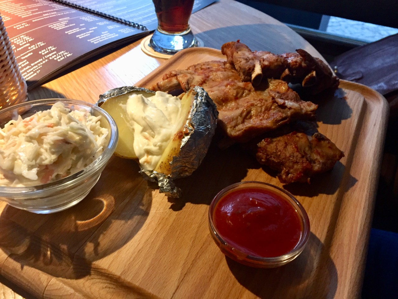 Важка чеська кухня — свині реберця та картопля