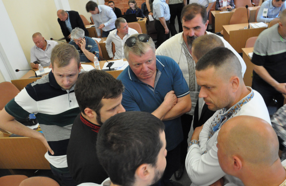 Валерій Черняков проводить нараду з молодшими побратимами