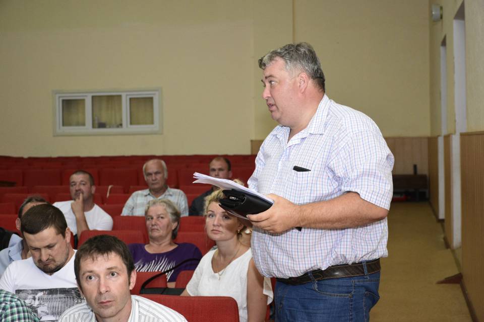В'ячеслав Макаренко говорить, що в громаді будуть боротися з амброзією та отруйними зміями