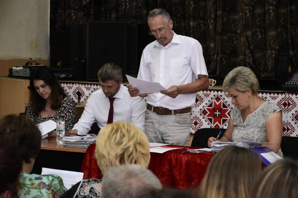 Голова Щербанівської ОТГ Ігор Процик на сесії наголосив, що головне завдання на сьогодні - підготувати школи громади до навчального року