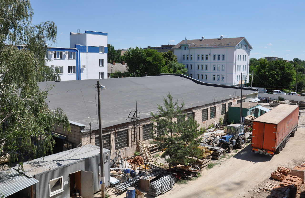 Існуючий гараж КУ «Полтавського обласного центру екстреної медичної допомоги та медицини катастроф» з оновленим дахом
