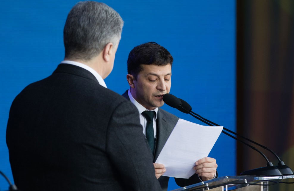Петро Порошенко та Володимир Зеленський під час дебатів 19 квітня
