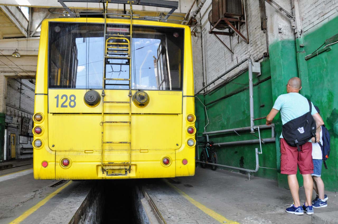 Тролейбуси «Богдан» — низькопідлогові та економічні. У них не тягові двигуни, як в ЮМЗ. Їх обладнано трьохфазними двигунами перемінного струму, які забезпечують 30% економії електроенергії.