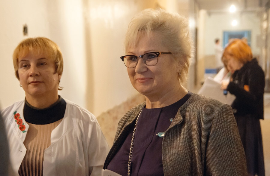 Лариса Савченко, Світлана Нестуля та Вікторія Лоза під час візиту до ДМКЛ у жовтні 2019 року