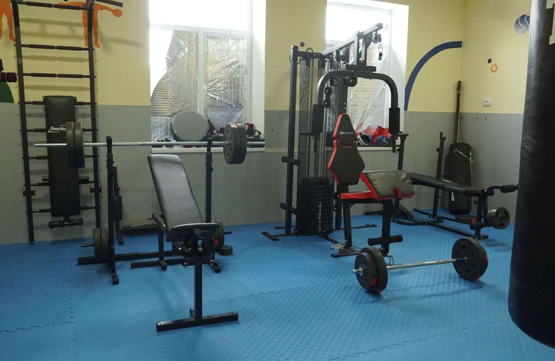 У новому залі професійне обладнання для силових вправ на усі групи м'язів