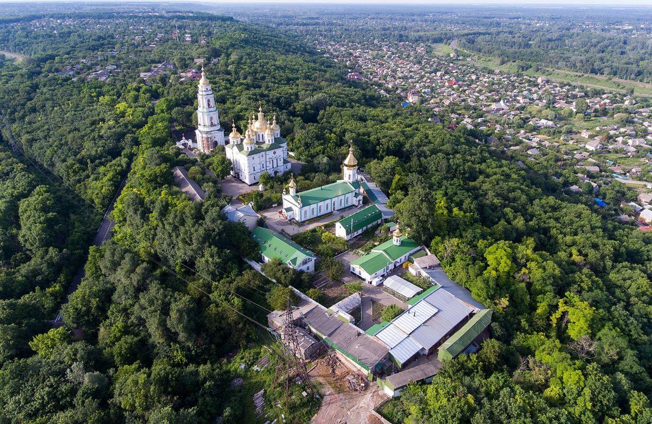 Територія Хрестовоздвиженського монастиря