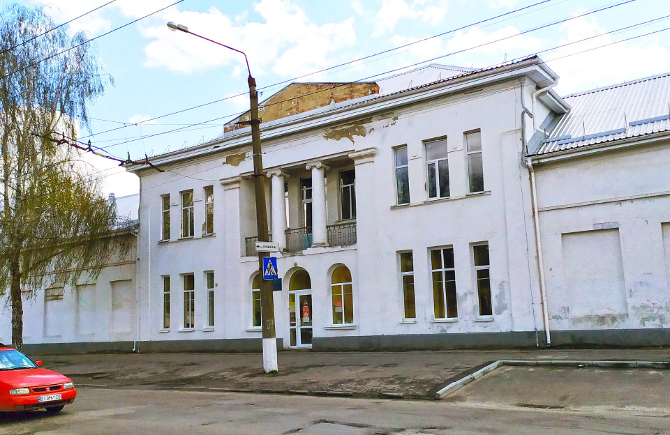 Будівля ДЮСШ № 4 на вулиці Пушкіна, 155 у Полтаві