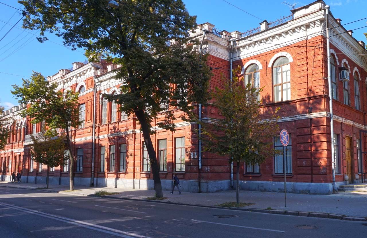 Будівля Полтавського кооперативного коледжу | Фото: Бондар Володимир (2021 рік)